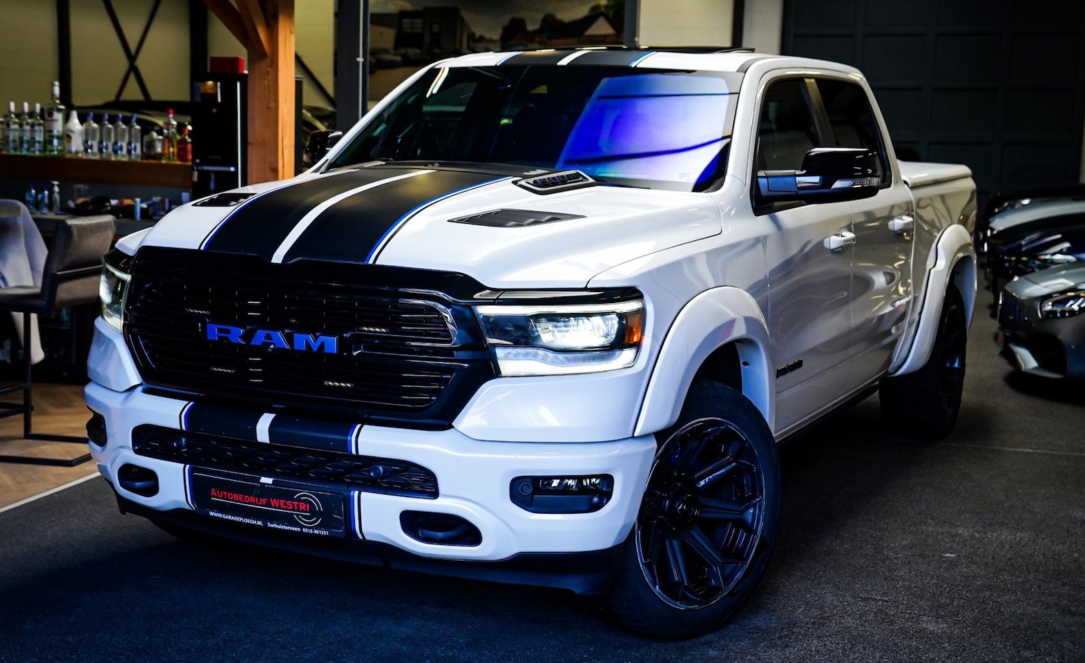 Dodge Ram 1500 - 5.7 V8 4x4 Crew Cab Longhorn Laramie | Stoelkoeling/verwarming | Panorama | Luchtvering | - AutoWereld.nl