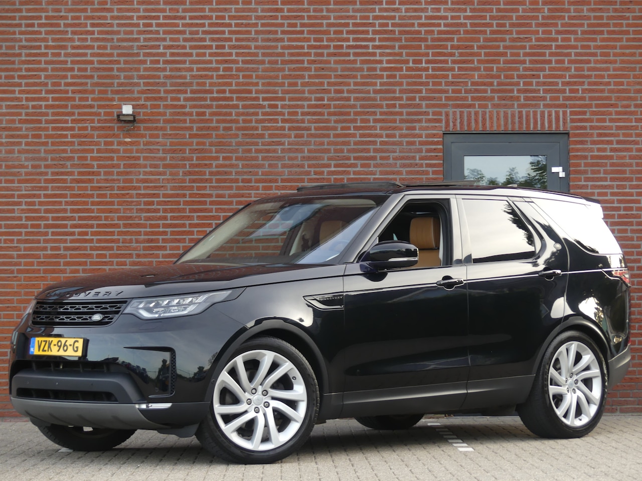Land Rover Discovery - 3.0 TD6 HSE Grijs kenteken Luchtvering/Panoramadak/LED - AutoWereld.nl