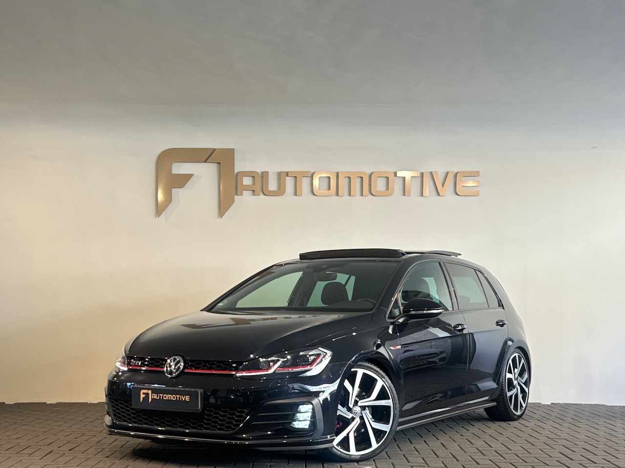 Volkswagen Golf - 2.0 TSI GTI Pano|Dodehoek|DCC|Camera|ACC|Lane Assist - AutoWereld.nl