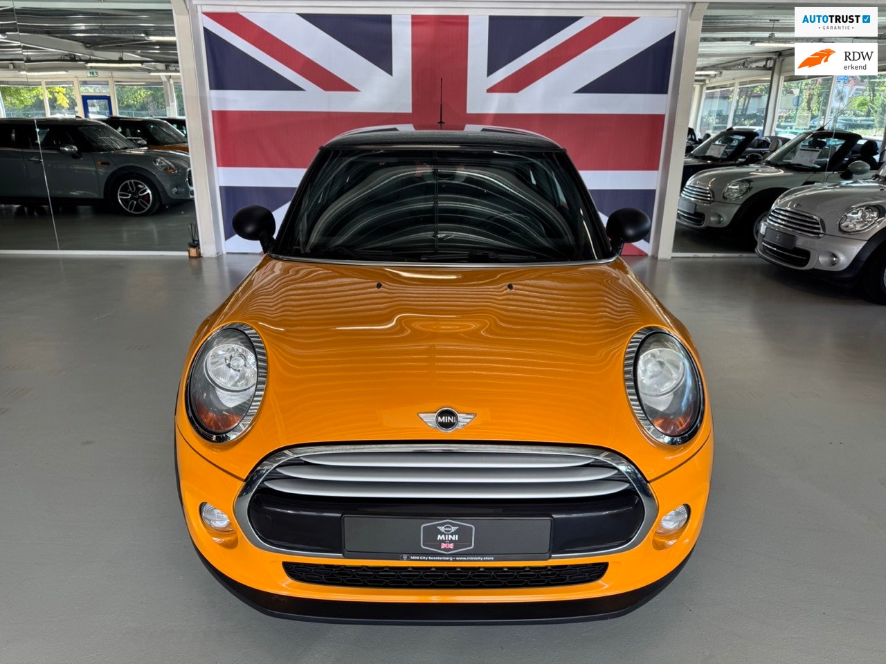 MINI 3-Deurs - 1.5 Cooper Chili Serious Business ( 6 MAANDEN GARANTIE ) - AutoWereld.nl