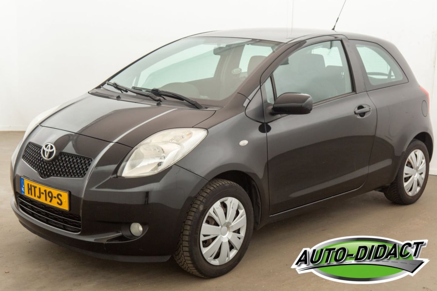 Toyota Yaris - 1.0 VVT-i Airco Spirit - AutoWereld.nl