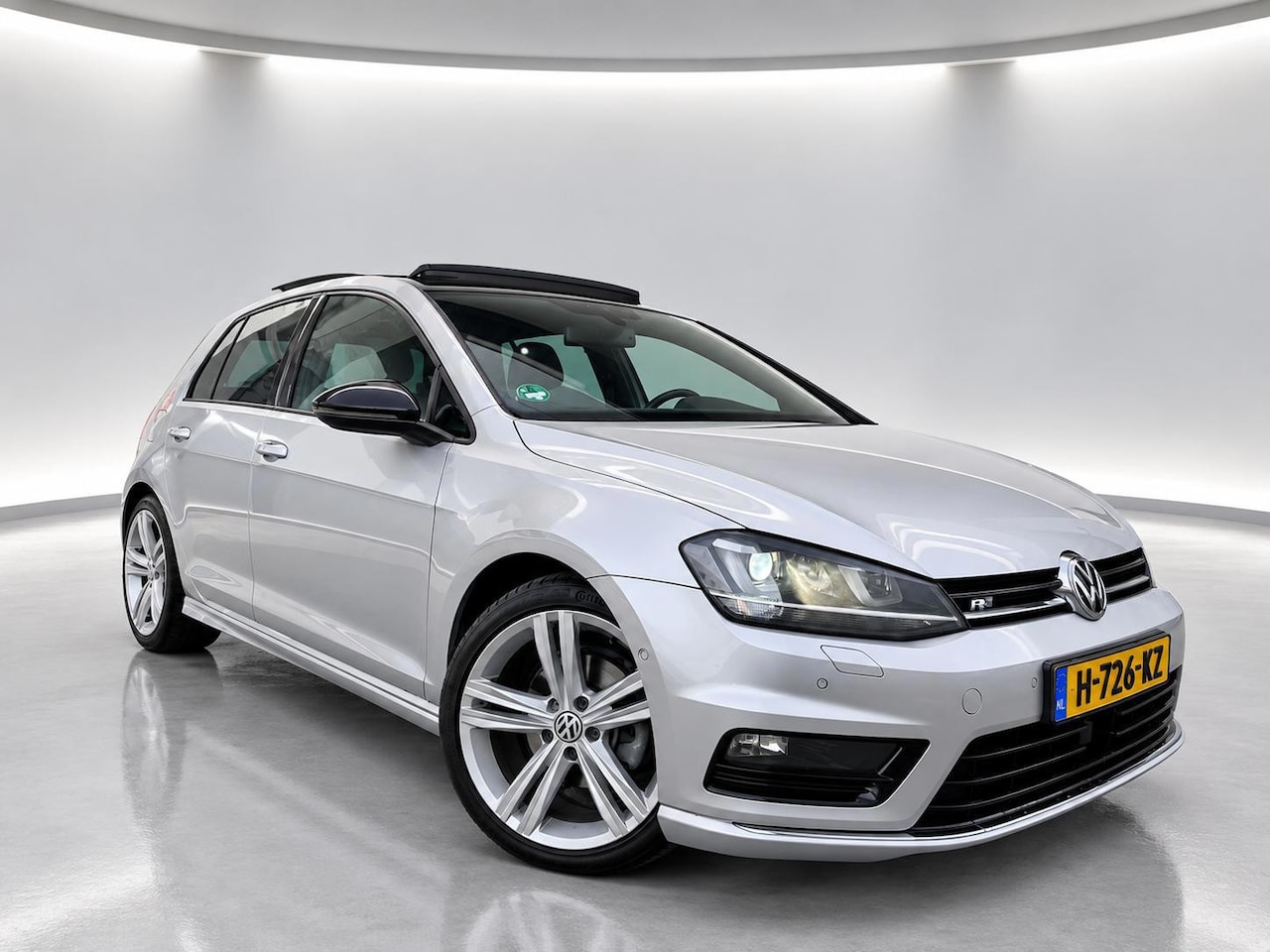 Volkswagen Golf - 1.4 TSI Highline Business R [Achteruitrijcamera | Pano | StoelVW | ACC | Volledig OH] - AutoWereld.nl
