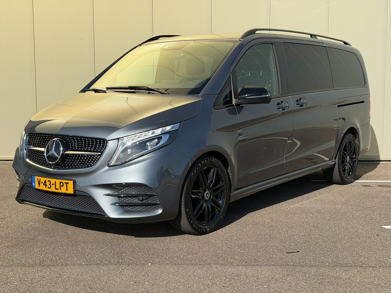Mercedes-Benz V-klasse - 250d Lang Exclusive Edition / Panodak / 360 Camera / AMG Line - AutoWereld.nl