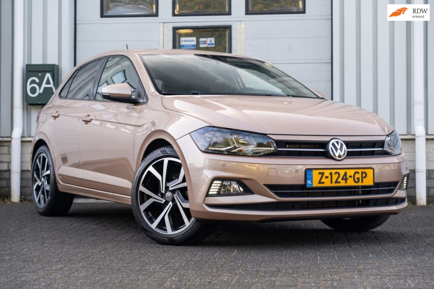 Volkswagen Polo - 1.0 TSI Comfortline Automaat 18 " velgen Champagne Rose - AutoWereld.nl