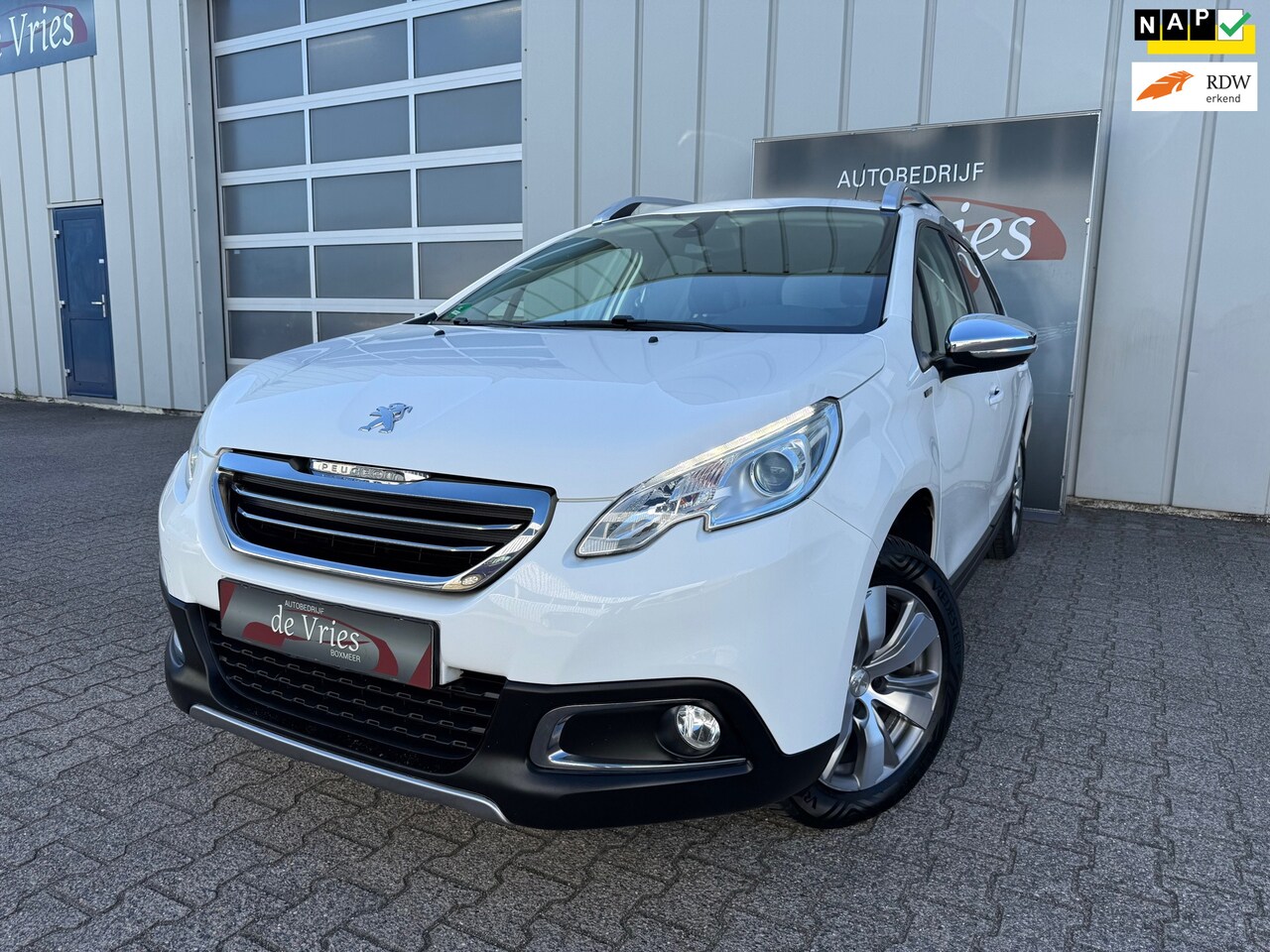 Peugeot 2008 - 1.2 PureTech Style NIEUWE DISTRUBITIE! / Airco / Navi / Cruise Control / Bluetooth / LMV / - AutoWereld.nl