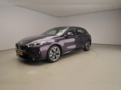 BMW 1-serie - 5-deurs 120 | M-Sportpakket | LED | Navigatie | Sportstoelen | Keyles go | PDC | DAB | Alu