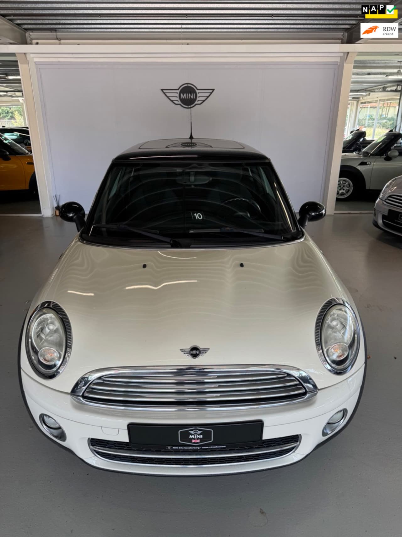 MINI 3-Deurs - 1.6 Cooper Business Line ( 3 MAANDEN GARANTIE ) - AutoWereld.nl