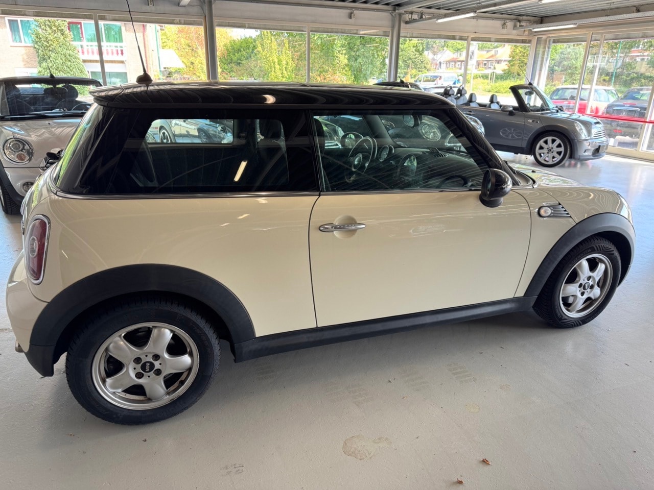 MINI 3-Deurs - 1.6 Cooper Business Line ( 3 MAANDEN GARANTIE ) - AutoWereld.nl