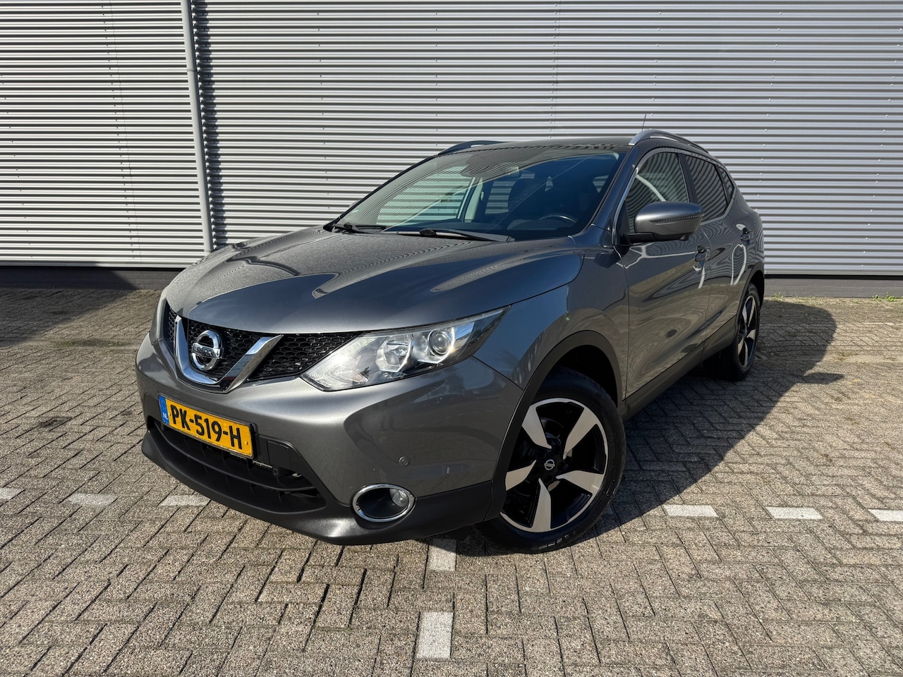 Nissan Qashqai - 1.2 N-Connecta 1.2 N-Connecta,Navigatie,360 Camera,Trekhaak,Panorama - AutoWereld.nl