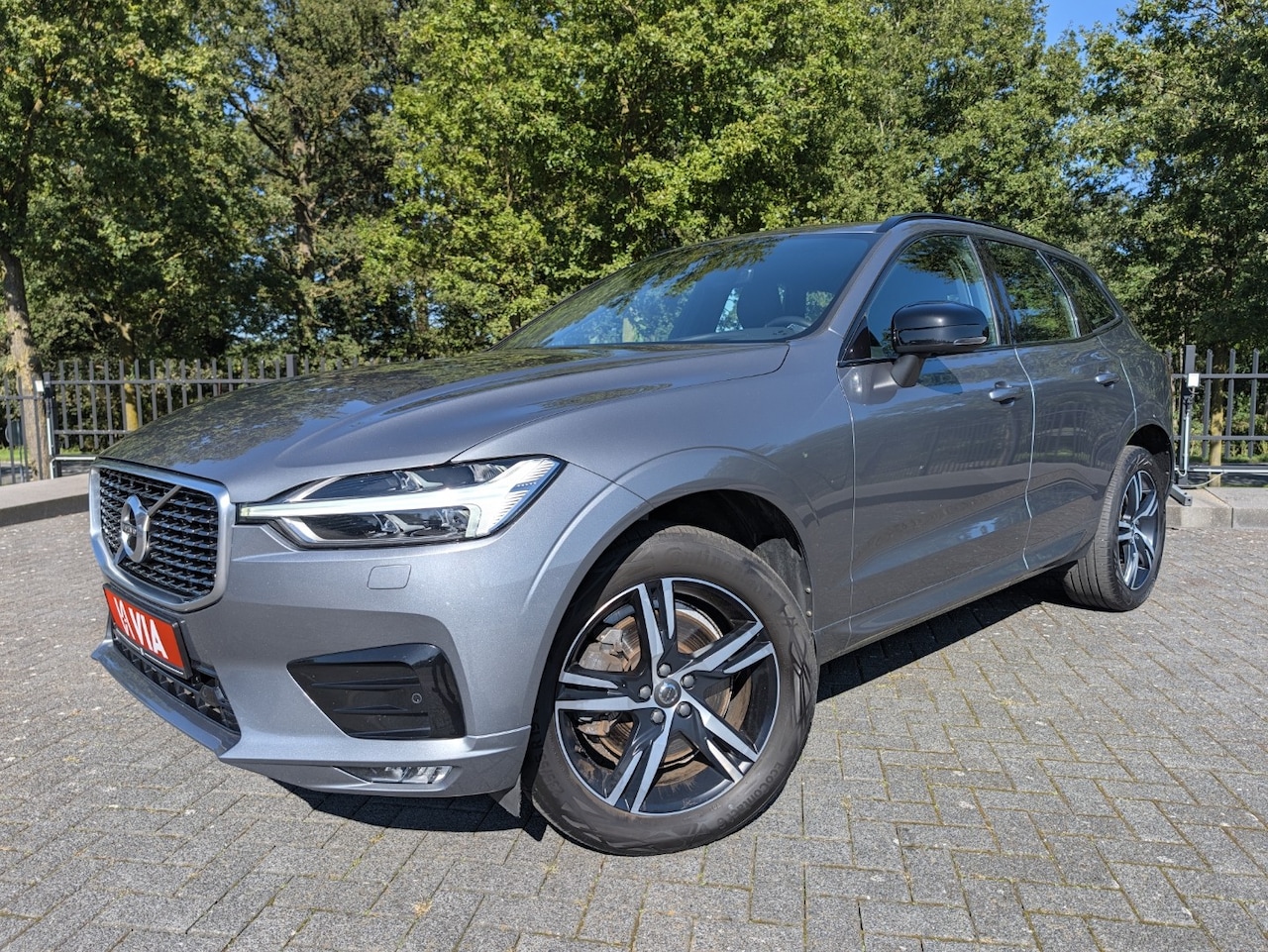 Volvo XC60 - 2.0 B5 R-Design 250PK | Trekhaak | Leder | Memory | Navi | 360 Camera | PDC | ACC | Stoelv - AutoWereld.nl