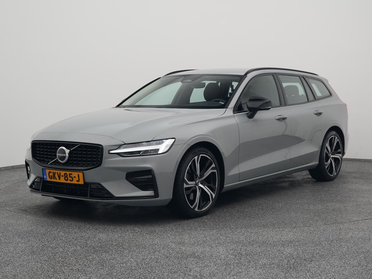 Volvo V60 - 2.0 B4 Plus Dark | CAMERA | MEMORY | STOEL- EN STUURVERW. | TREKHAAK - AutoWereld.nl