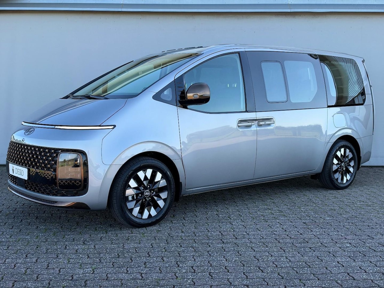 Hyundai Staria - 1.6T-GDI HEV | Signature 7p.| Uniek in NL!! - AutoWereld.nl