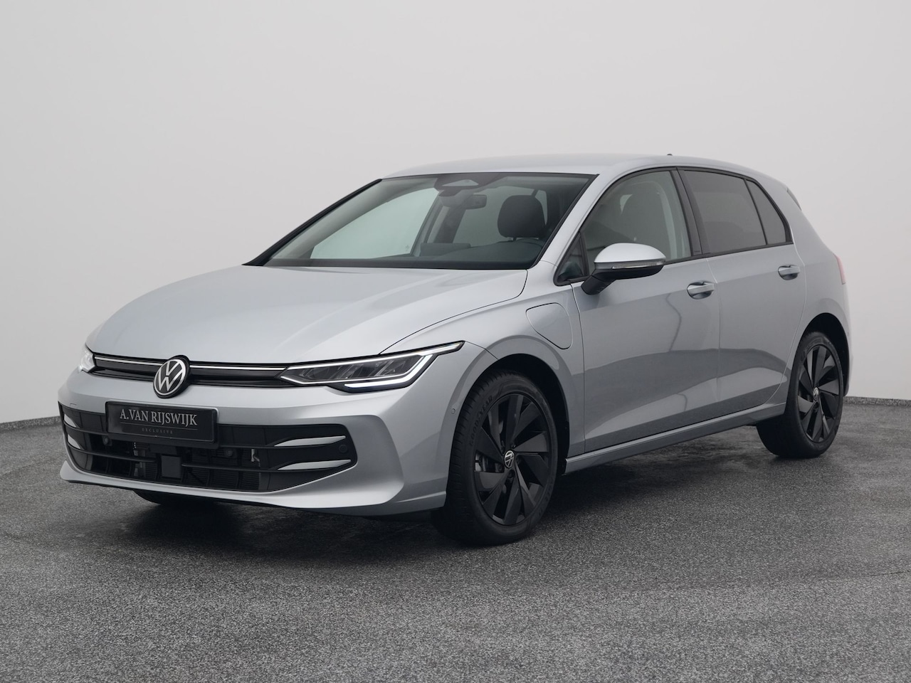 Volkswagen Golf - 1.5 eHybrid Life Edition | CAMERA | ADAPTIVE | STOEL- EN STUURVERW. - AutoWereld.nl