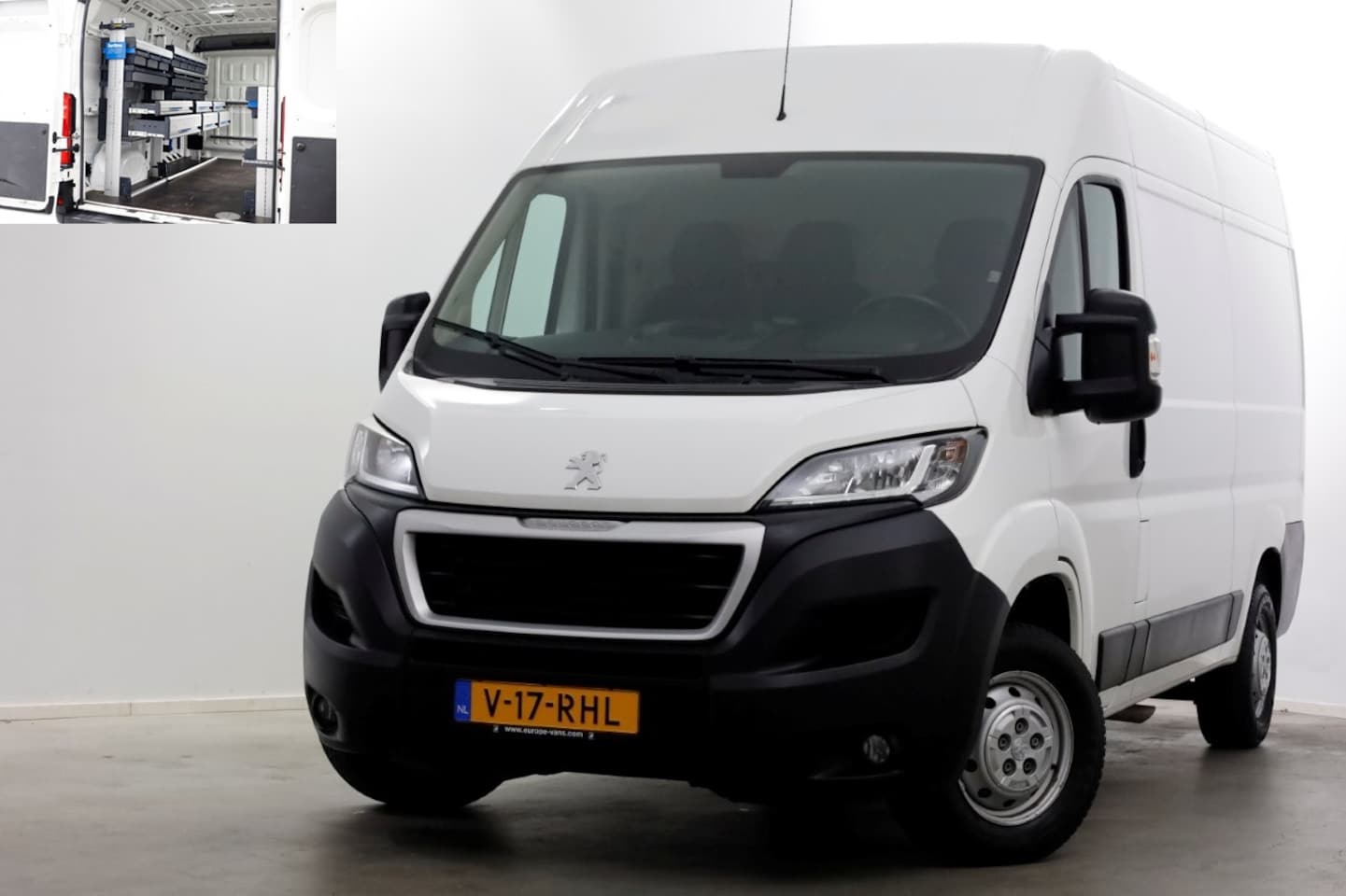 Peugeot Boxer - 2.2 BlueHDi 120pk L2H2 Airco/Navi/Inrichting 07-2021 - AutoWereld.nl