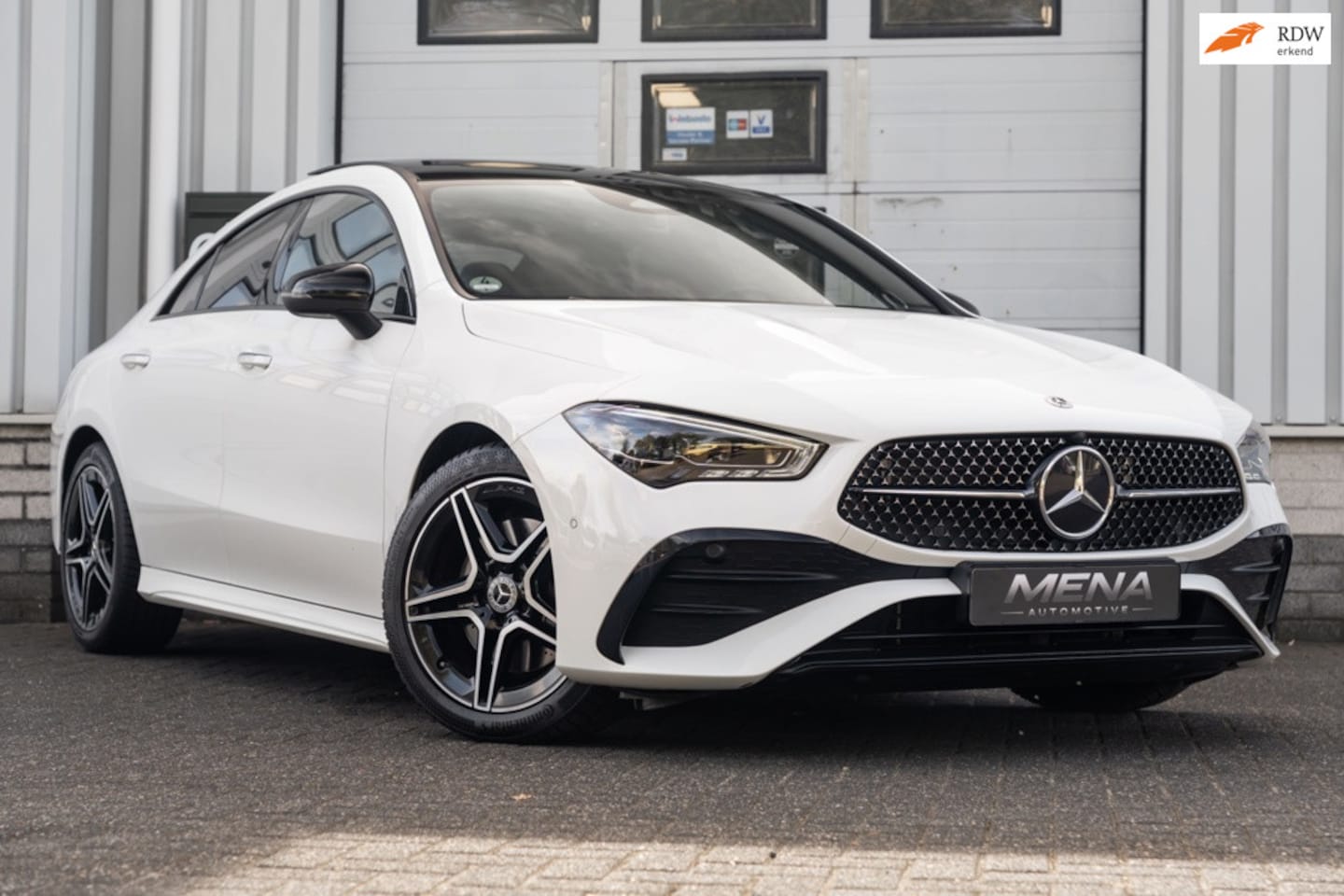 Mercedes-Benz CLA-Klasse - 200 AMG Line Night pakket Panorama Facelift - AutoWereld.nl