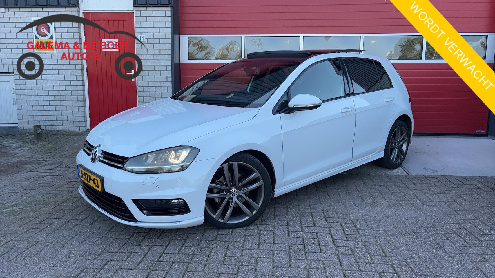 Volkswagen Golf - 1.4 TSI Highline R-LINE / AUTOMAAT / PANORAMADAK / STOELVERW / XENON / KEYLESS / PDC / CRU - AutoWereld.nl