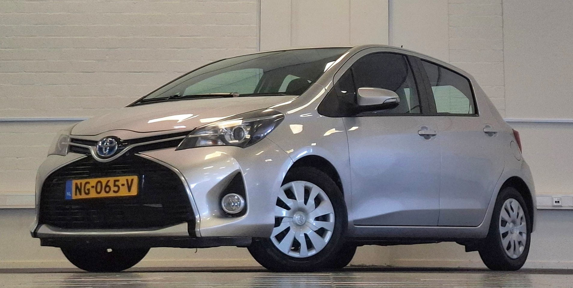 Toyota Yaris - 1.5 Hybrid Now Navi Camera 100% Onderhouden - AutoWereld.nl