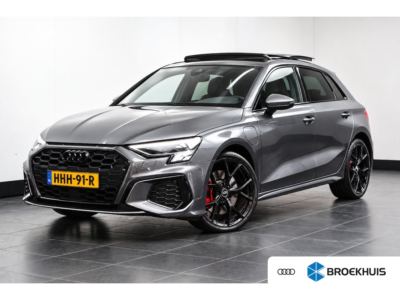 Audi A3 Sportback - 45 TFSI e S edition Competition 245PK | Panorama Dak | Maxton Defuser | Camera achter | St - AutoWereld.nl