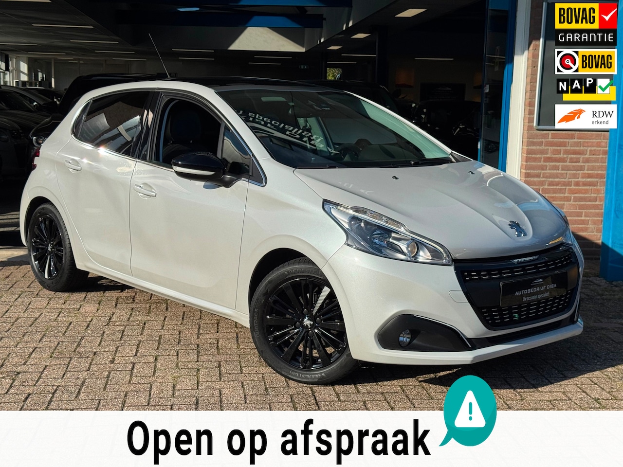 Peugeot 208 - 1.2 PureTech Allure 2017 PANO NAVI CLIMA LM NAP! - AutoWereld.nl