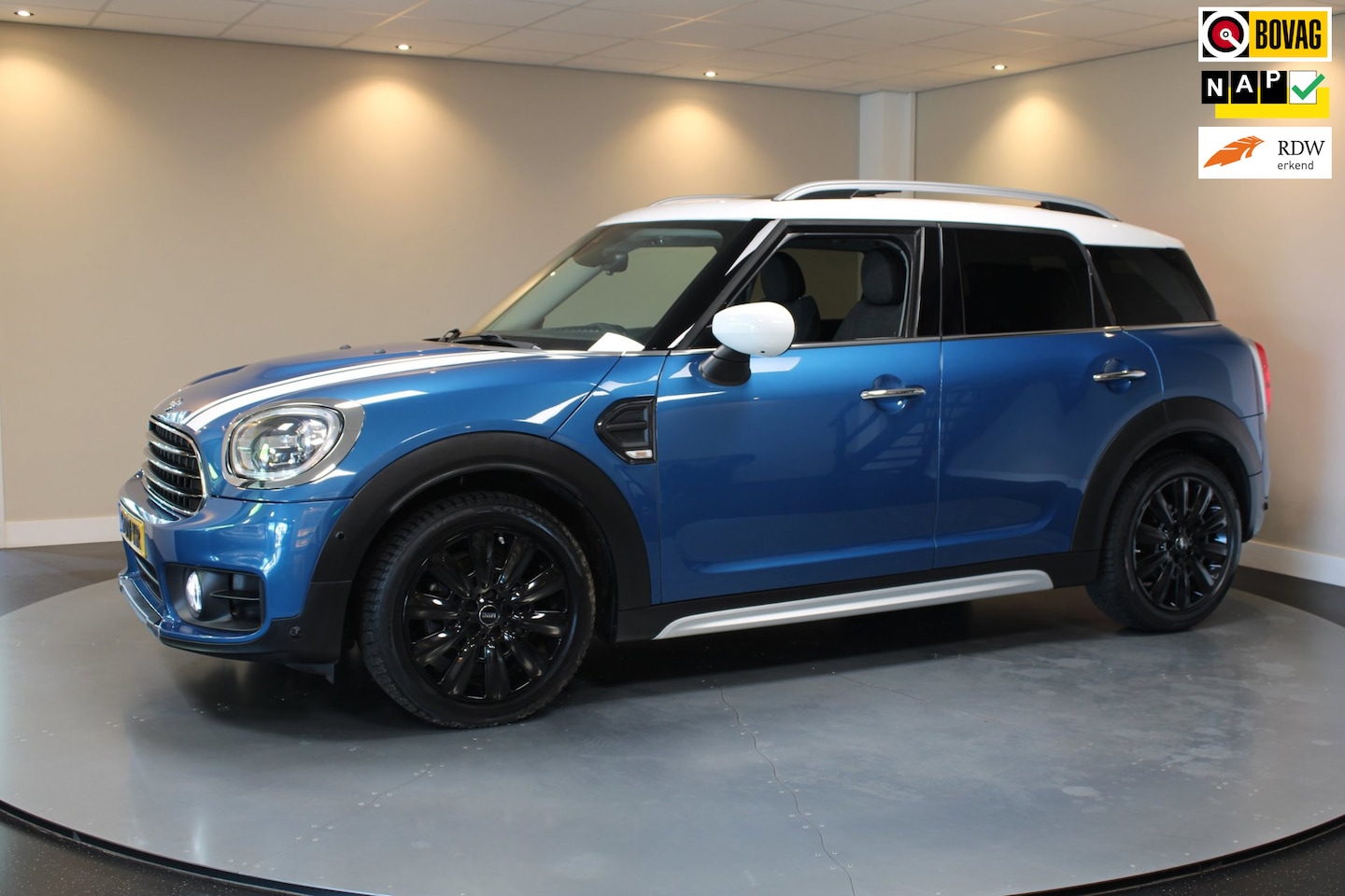 MINI Countryman - 1.5 Cooper Chili *1ste Eigenaar/Dealer OH* Carplay|Pano|Camera|Navi|Stoelverw.|Cruise|Half - AutoWereld.nl