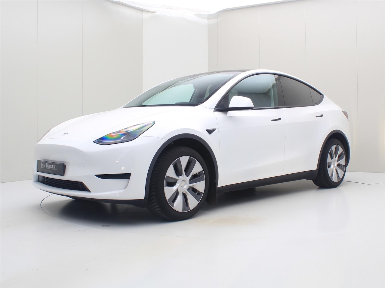 Tesla Model Y - Standard RWD Plus 94.2% SoH [ AMD RYZEN+AUTOPILOT+19 INCH+PREMIUM AUDIO ] - AutoWereld.nl