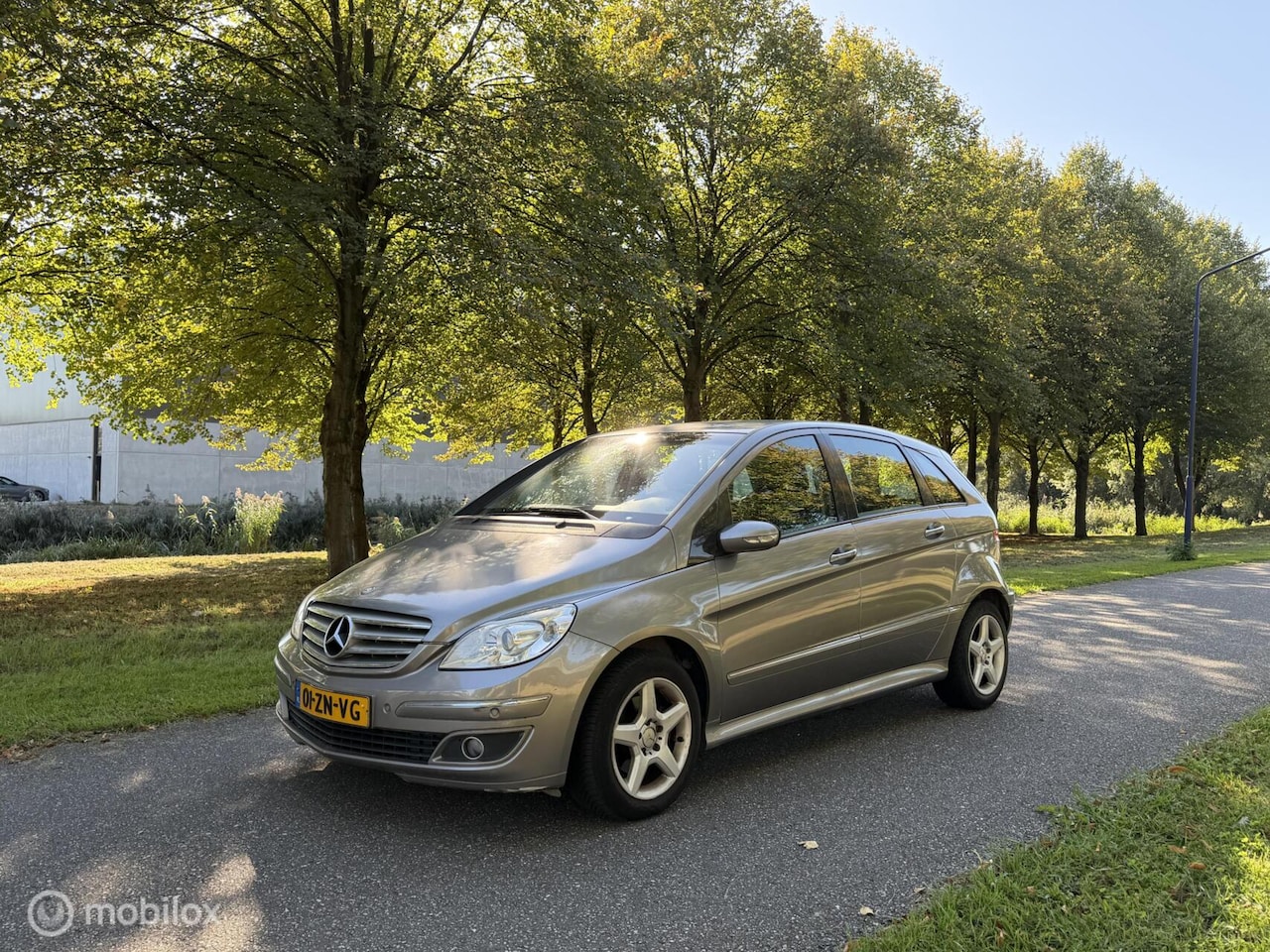 Mercedes-Benz B-klasse - 200*AUTOMAAT*PARKEERSENSOREN*NAVIGATIE - AutoWereld.nl