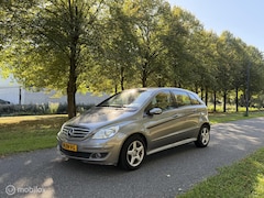 Mercedes-Benz B-klasse - 200*AUTOMAAT*PARKEERSENSOREN*NAVIGATIE