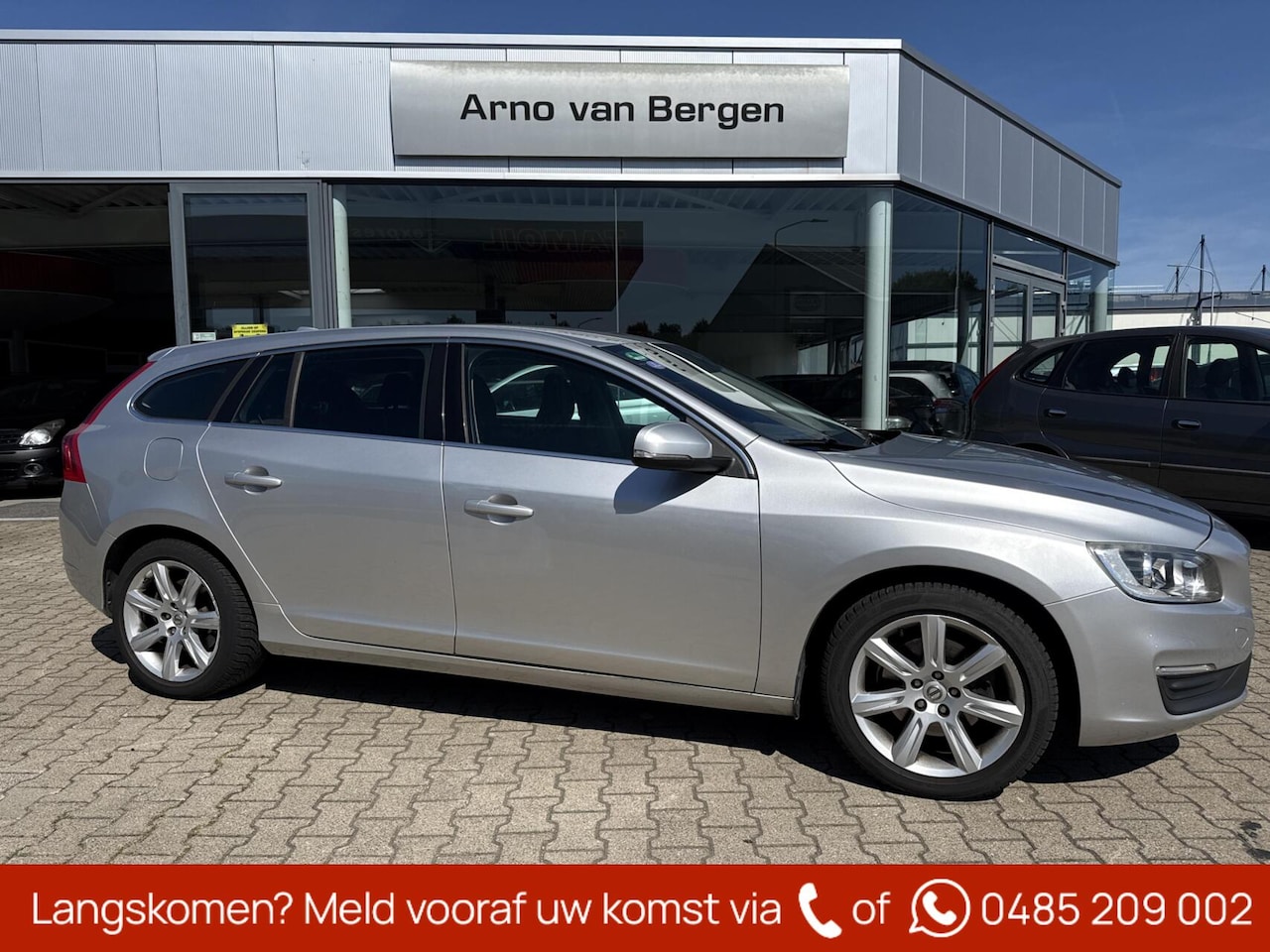Volvo V60 - 1.6 T3 Momentum 1.6 T3 Momentum, automaat, navigatie, cruisecontrol, climatronic, trekhaak, top onderhoude - AutoWereld.nl