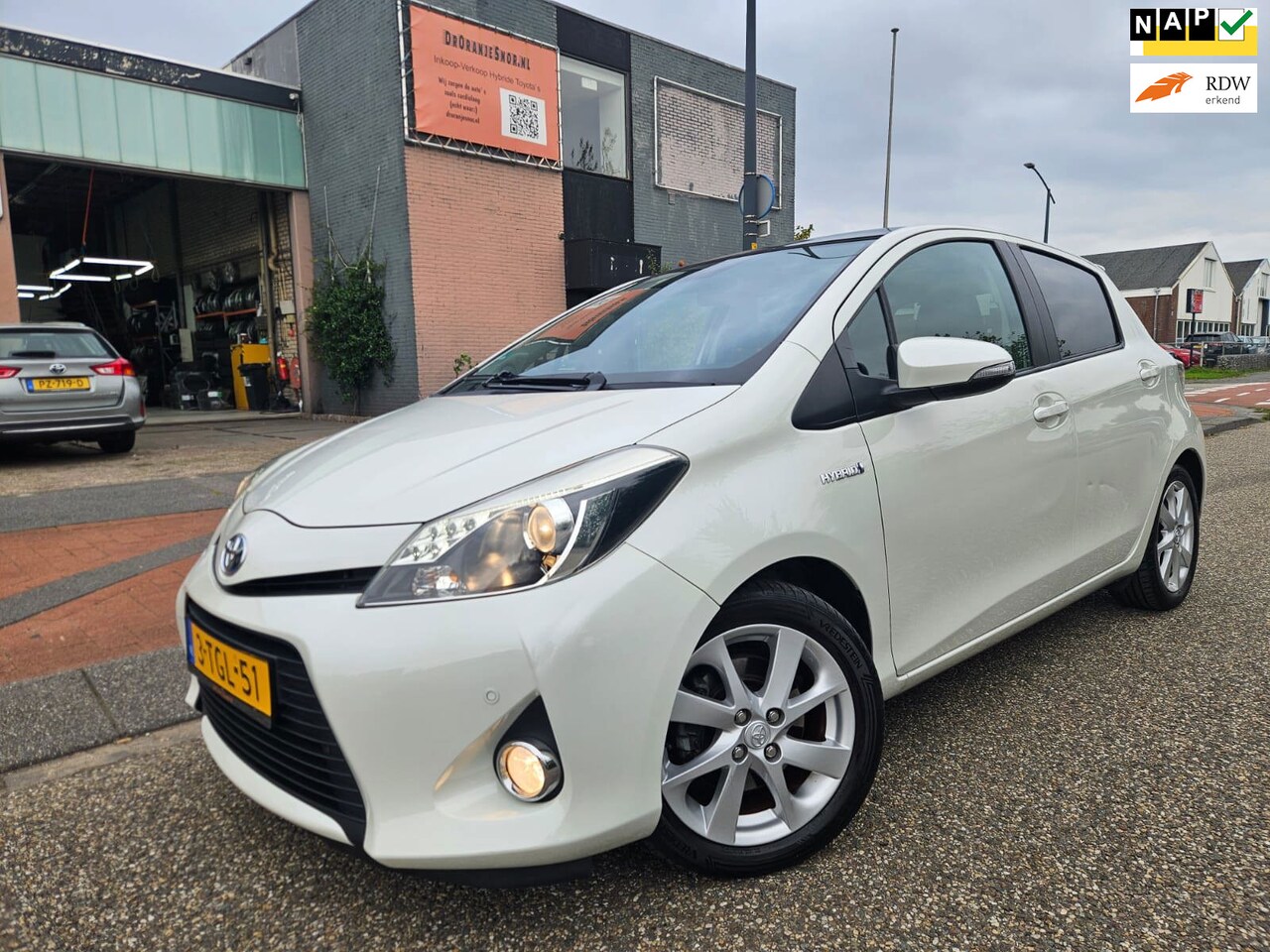 Toyota Yaris - 1.5 Full Hybrid Dynamic+LPG GARANTIE - AutoWereld.nl