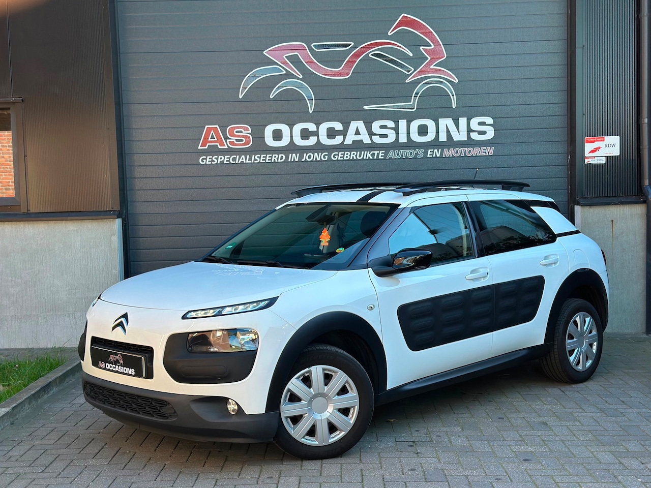 Citroën C4 Cactus - 1.2 e-VTi Shine AUTOMAAT - Pano - Cruise - Navi - AutoWereld.nl
