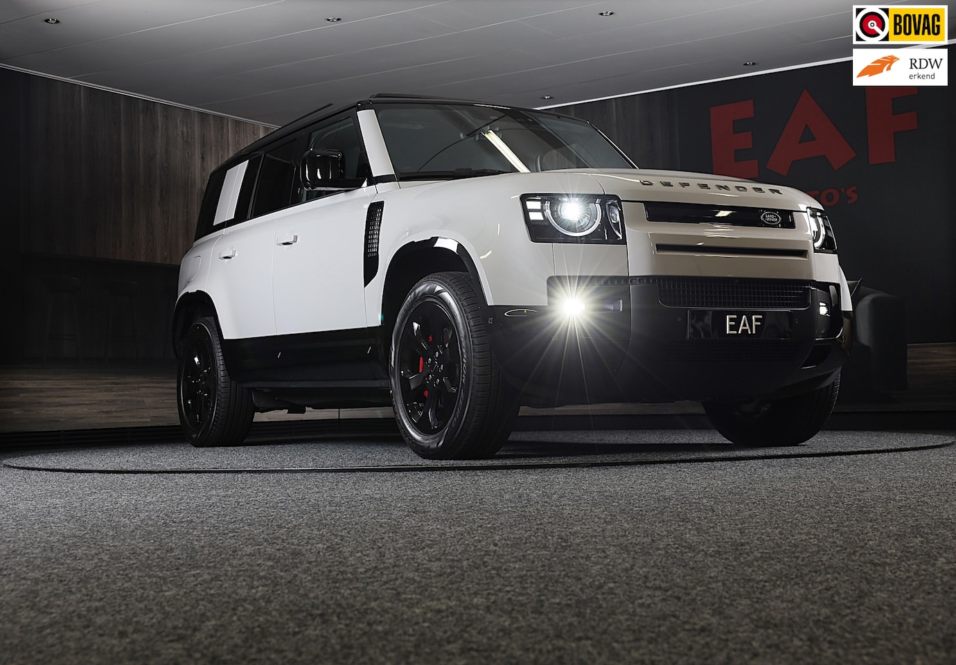 Land Rover Defender 110 - 2.0 P300e 110 X-Dynamic SE FACELIFT / Memory / Leder / Meridian / Acc / 360 Camera / Open - AutoWereld.nl