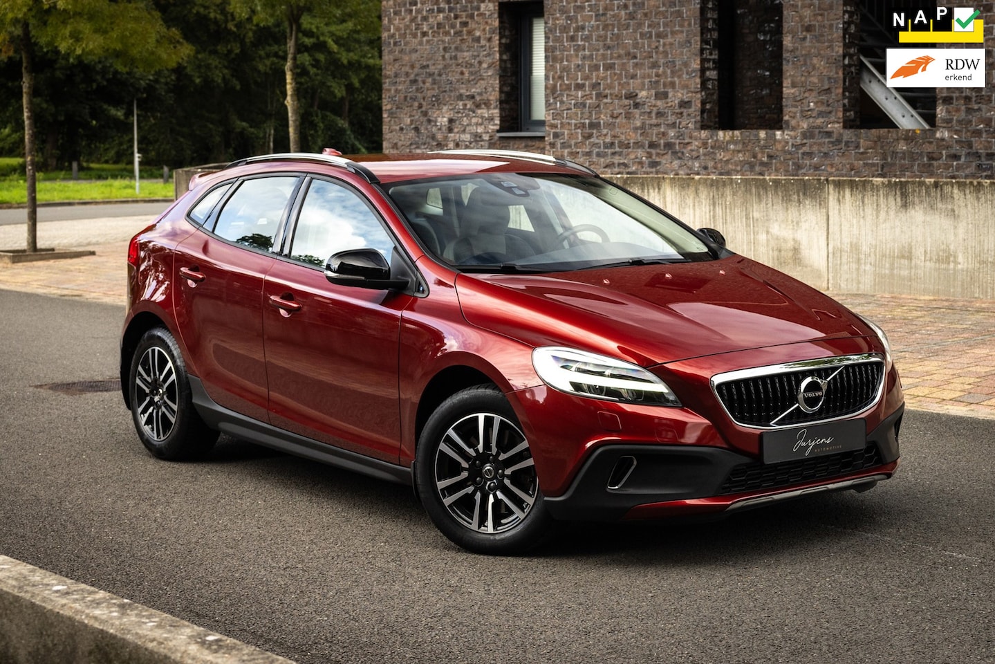 Volvo V40 Cross Country - 2.0 T3 Momentum (150pk) LED Standkachel Flamenco - AutoWereld.nl