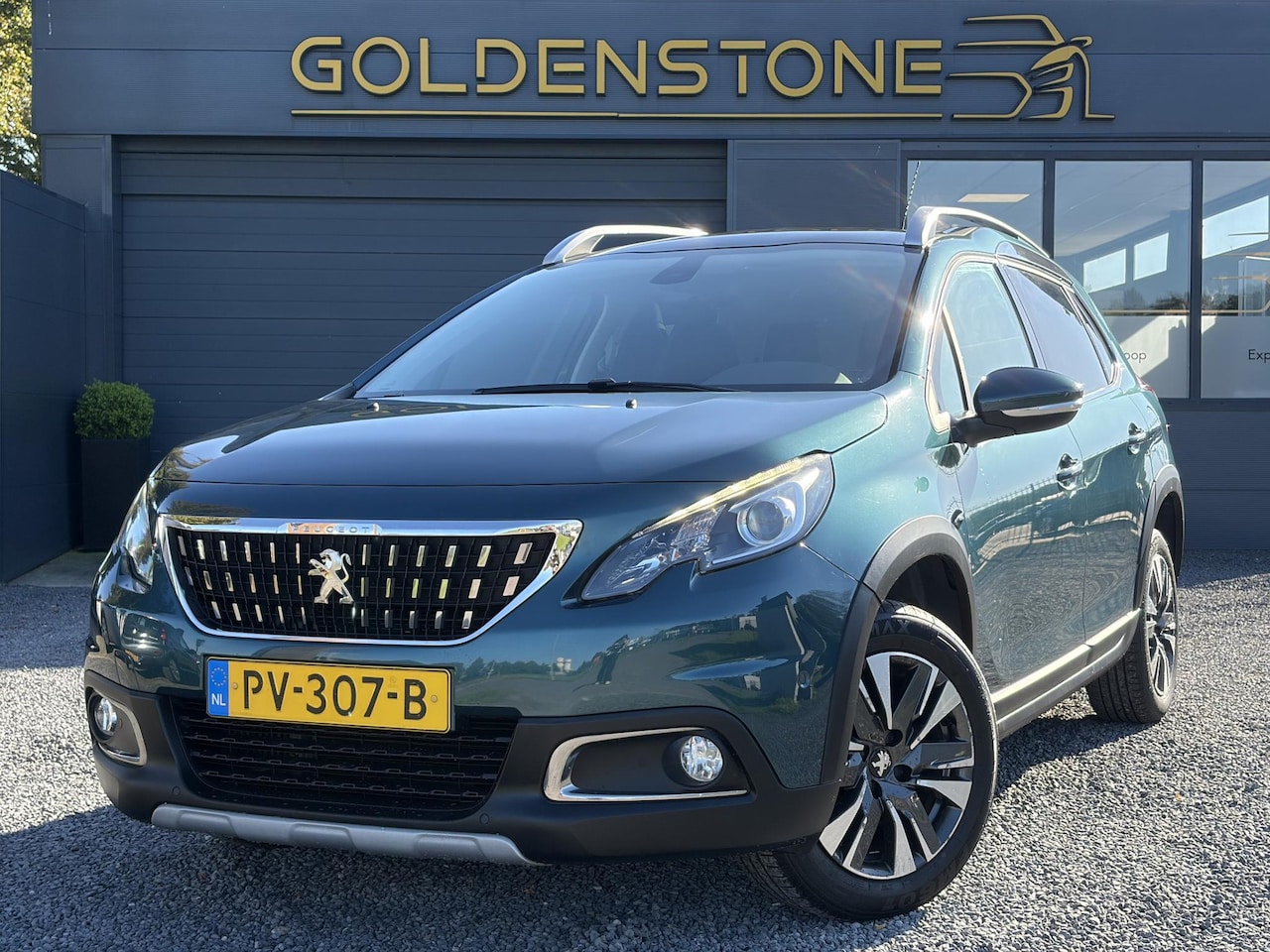 Peugeot 2008 - 1.2 PureTech Allure ✓1e Eigenaar✓D-riem vv in 2025✓110pk✓Navi✓Pano✓Carplay✓Pdc V+A✓Lm velg - AutoWereld.nl