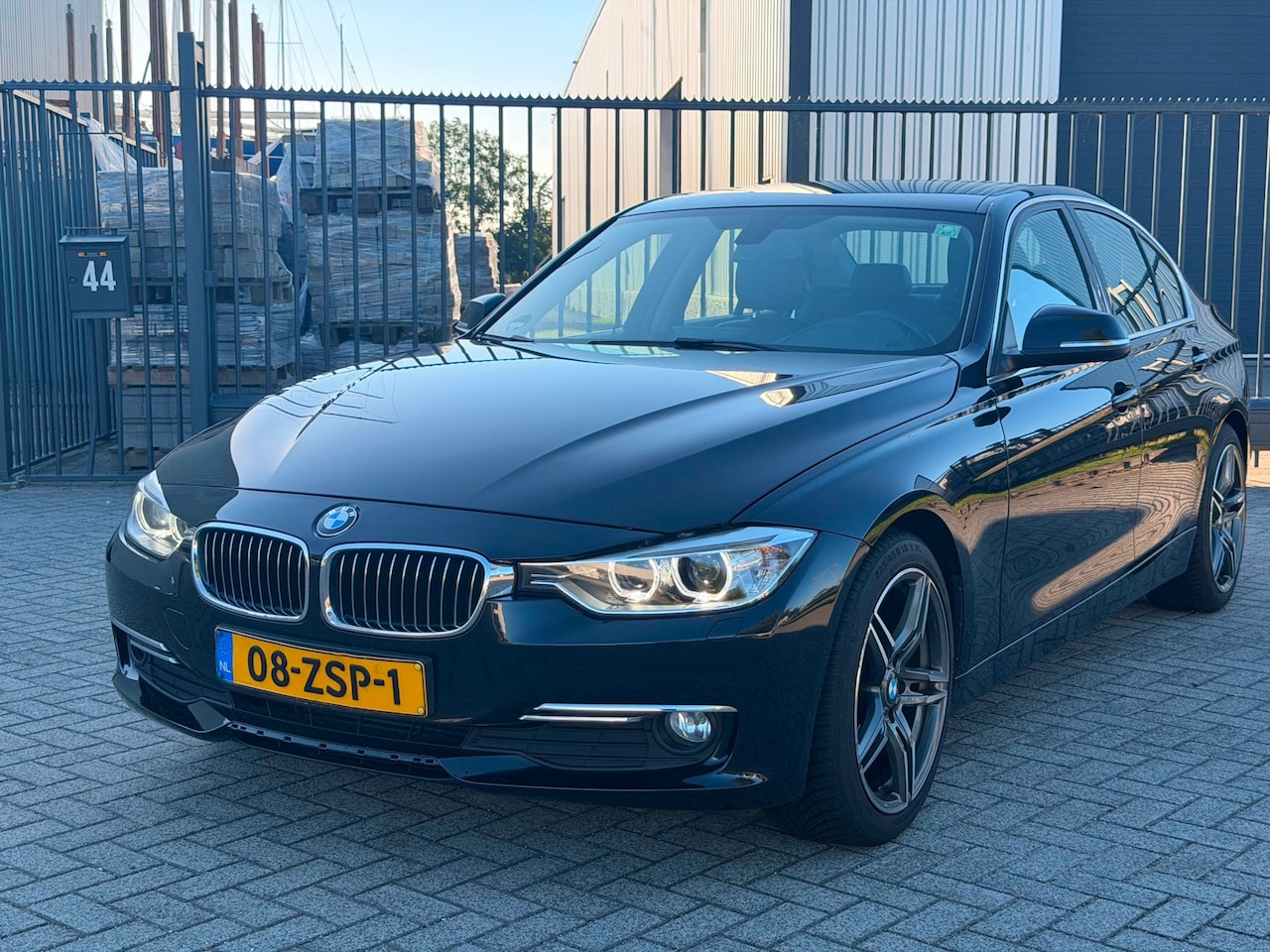 BMW 3-serie - 320i EfficientDynamics Edition High Executive Navi Leer Clima - AutoWereld.nl