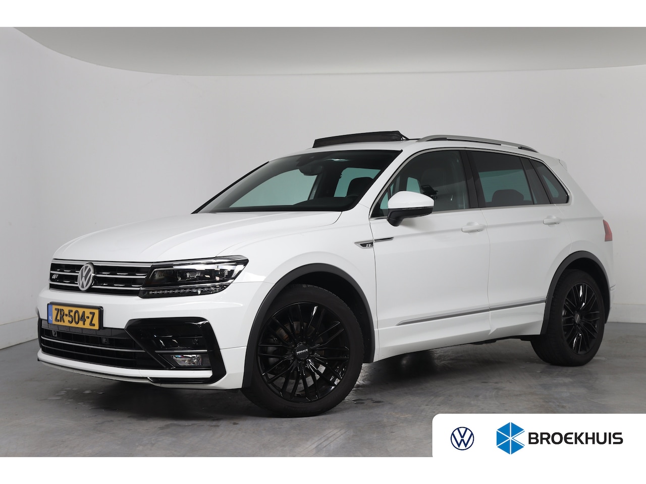 Volkswagen Tiguan - 1.5 TSI ACT Comfortline Business R-Line | Dealer Onderhouden! | Open Dak | Virtual | Leder - AutoWereld.nl