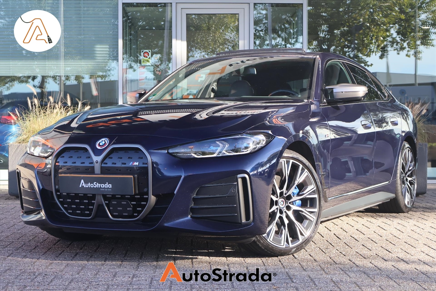 BMW i4 - (g26) M50 544pk High Executive SoH 94% | Tansanietblau | Pano | 360 CAM | Laser | Harman/K - AutoWereld.nl