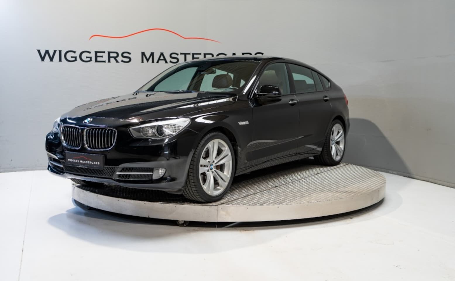 BMW 5-serie Gran Turismo - 535i High Executive 535I 306 PK HIGH EXECUTIVE, Sch.dak, Leder, Trekh, 20 Inch, Soft close, Head-up - AutoWereld.nl