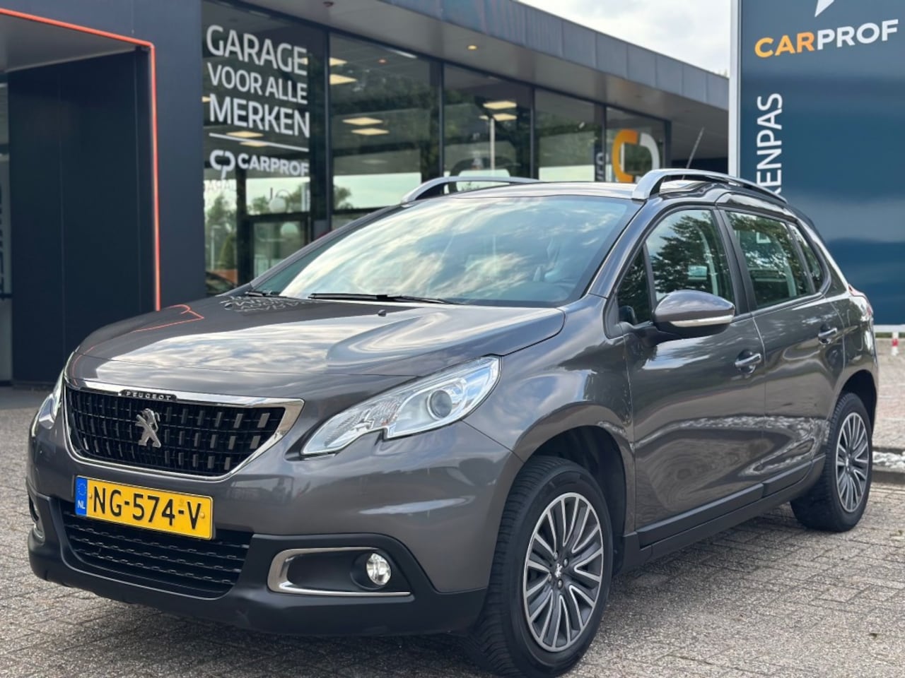 Peugeot 2008 - 1.2 Puretech Active Goed onderhouden ''Trekhaak - PDC - Infotainment '' - AutoWereld.nl