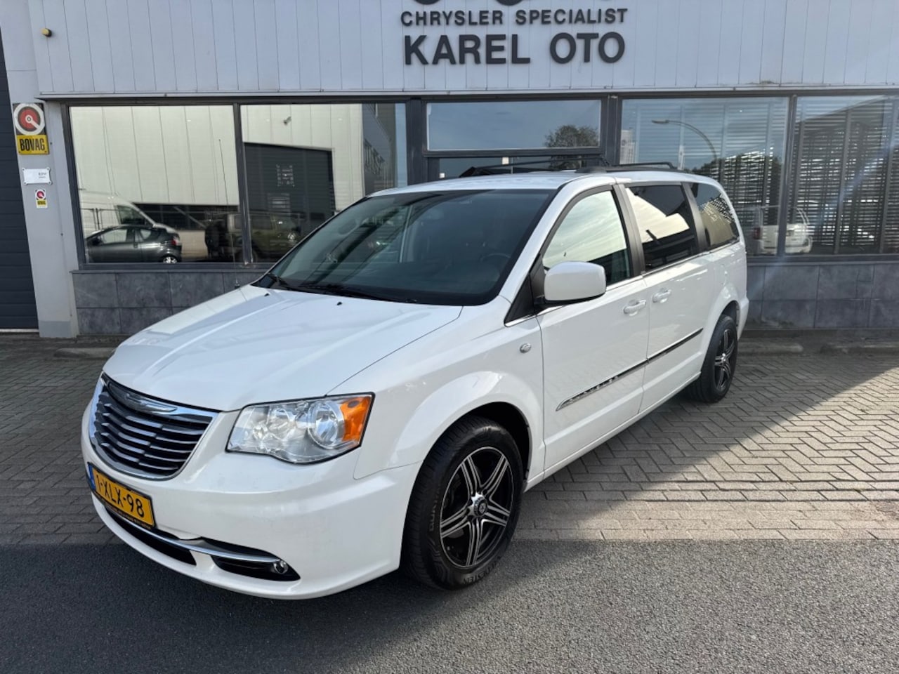 Chrysler Town & Country - 3.6i GOLD EDITION - AutoWereld.nl