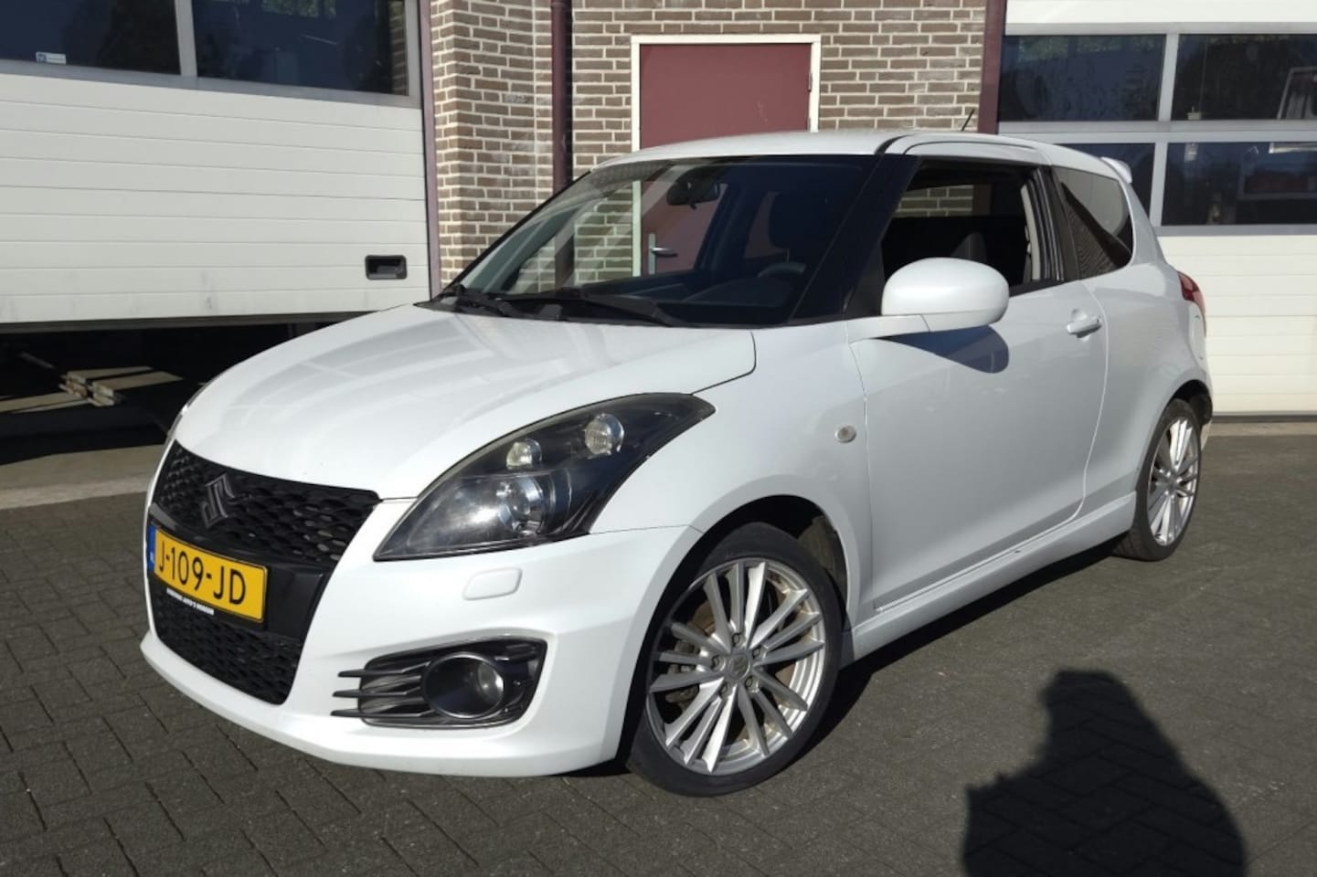 Suzuki Swift - 1.6 Sport - Cruisecontrol - Airco - Prijs all-in - AutoWereld.nl