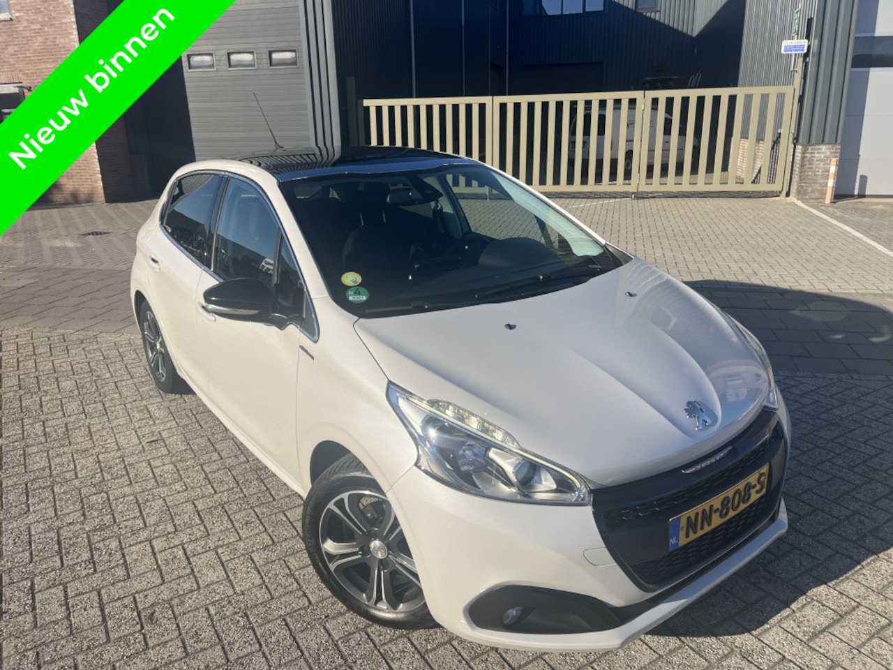 Peugeot 208 - 1.6 BlueHDi GT-line Clima Leer Led JBL Pano - AutoWereld.nl