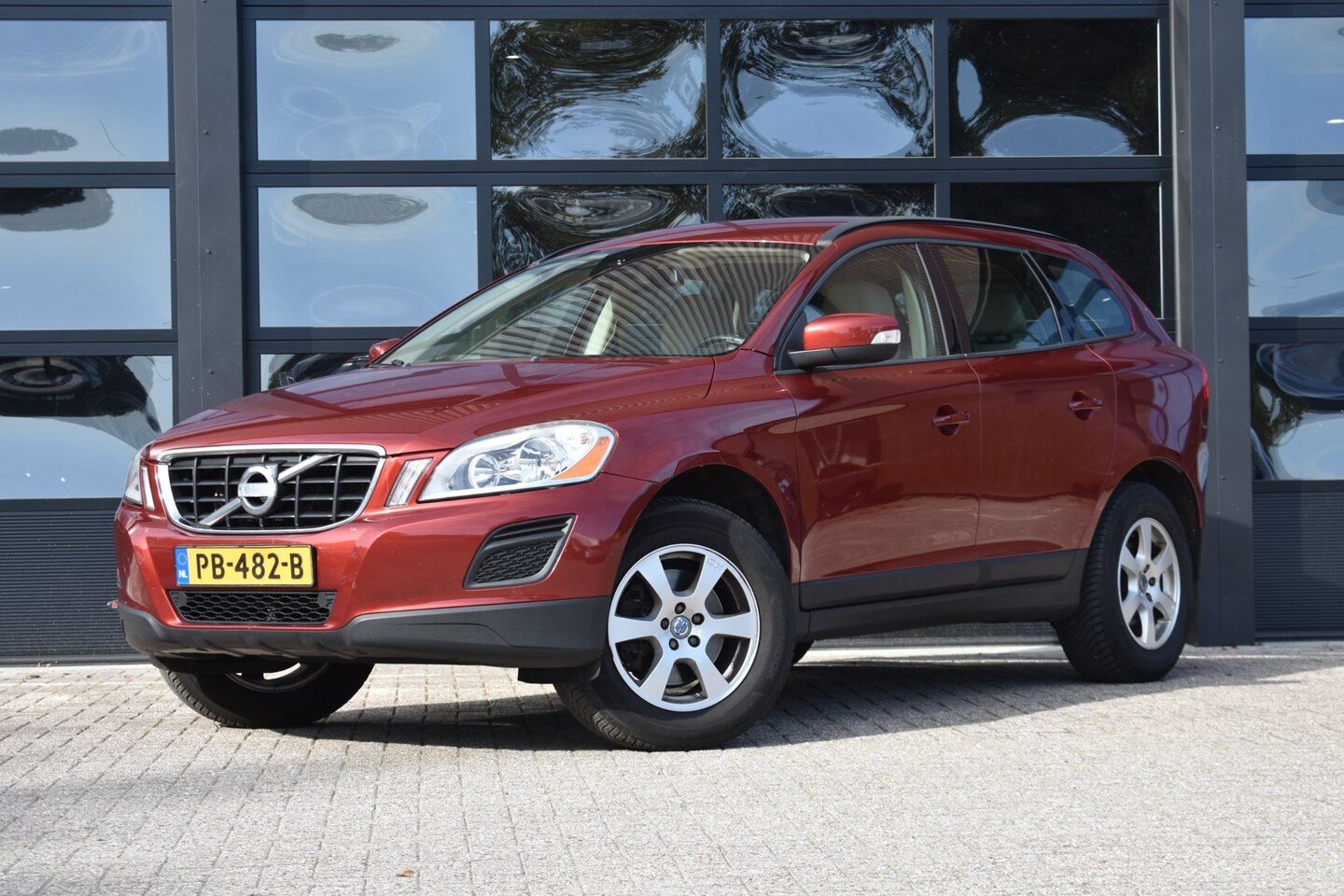 Volvo XC60 - 2.0 D3 Kinetic '12 Leder Clima Navi Cruise Inruil mogelijk - AutoWereld.nl