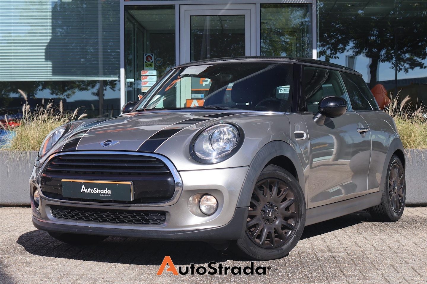 MINI Cooper - Mini 1.5 136pk | Navi | Stoelverwarming | Parkeersensoren | Union Jack | Airco | - AutoWereld.nl