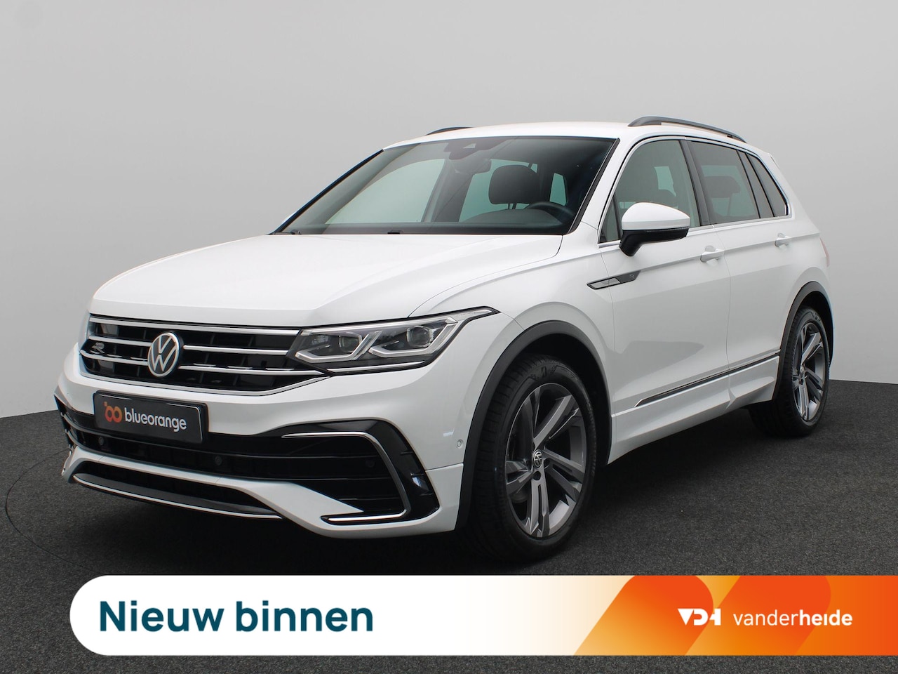Volkswagen Tiguan - 1.5 TSI R-Line Business+ 150PK DSG Trekhaak, Matrix LED Verlichting, 19" LM Velgen, Navi, - AutoWereld.nl