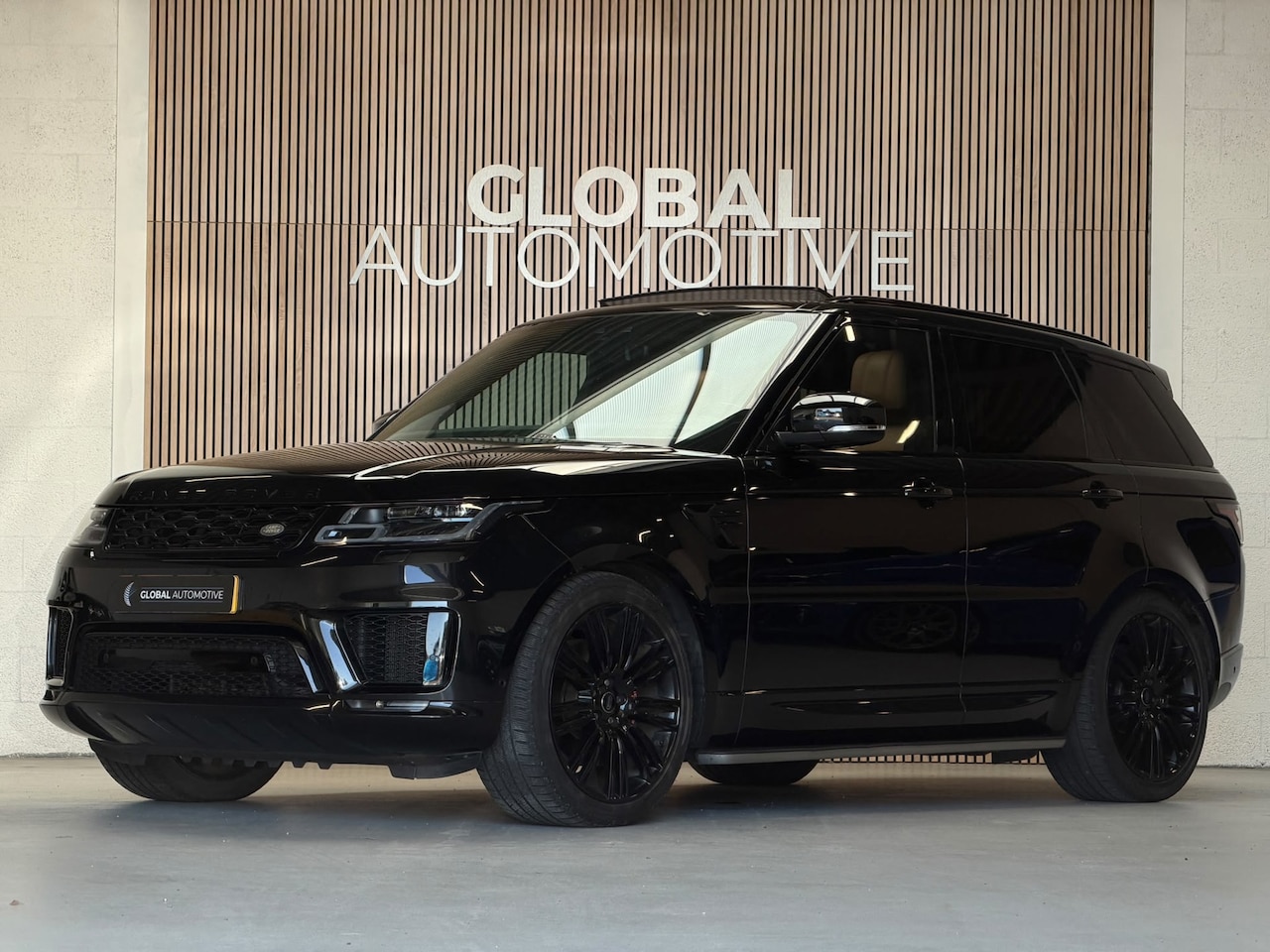 Land Rover Range Rover Sport - P400e HSE DYNAMIC - PANORAMADAK - MERIDIAN - 22 INCH - TREEPLANKEN - AutoWereld.nl