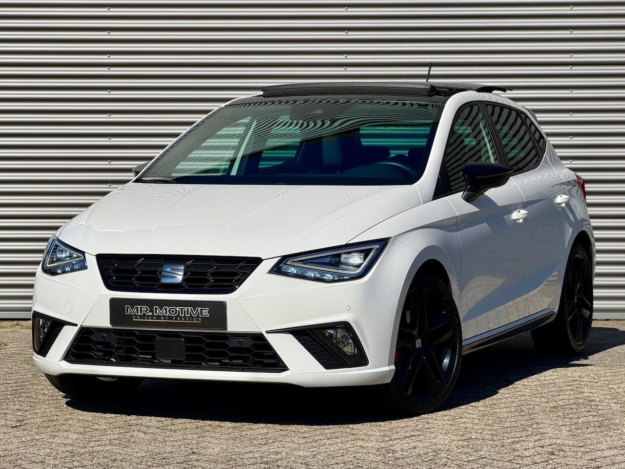 SEAT Ibiza - 1.5 TSI FR Black Edition DSG | Panorama | Keyless | Navigatie | Dealer Onderhouden | 18" - AutoWereld.nl