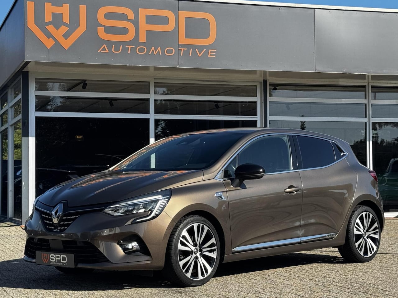 Renault Clio - 1.0 TCe Initiale Paris|360° Cam|Bose|Leer|Carpl - AutoWereld.nl
