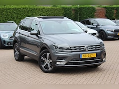 Volkswagen Tiguan - 2.0 TSI 4Motion Highline / 1e Eign. / NL Auto / Trekhaak / Panoramadak / Keyless / CarPlay