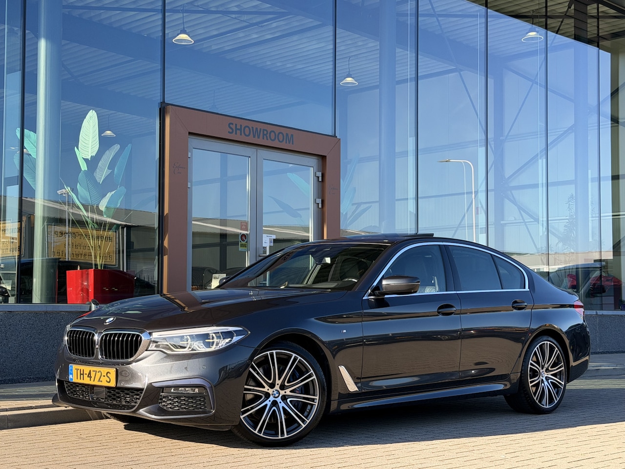 BMW 5-serie - 540i xDrive M-Sport | Harman Kardon | ACC |Schuif/Kanteldak | Memory | Stoel/Stuurverwarmi - AutoWereld.nl