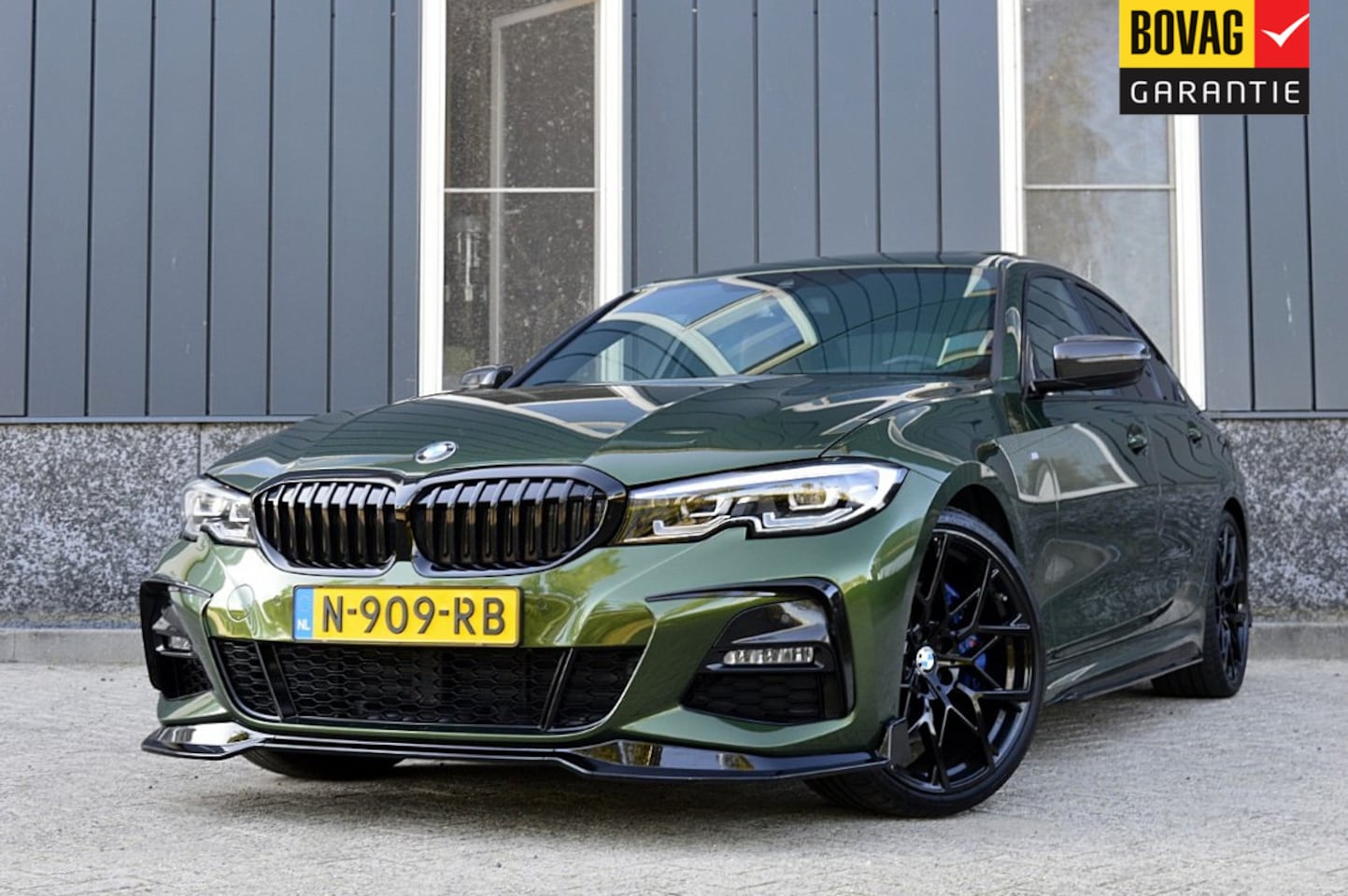 BMW 3-serie - 320i M-Sport Indivdual Rijklaarprijs-Garantie Schuifdak Leder Interieur Apple/Android Led - AutoWereld.nl